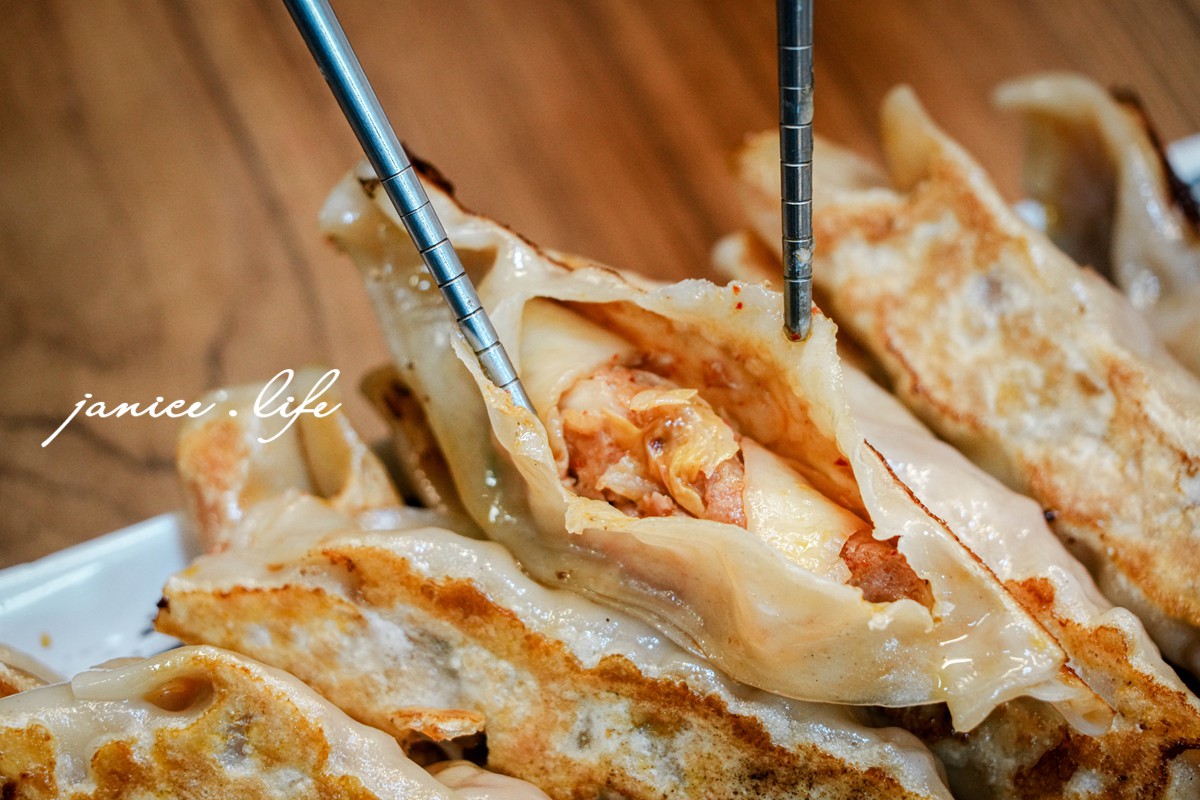 大溪美食|餃媽媽鍋貼水餃|大顆飽滿內餡多.鍋貼大顆皮酥脆 - 第8張圖 餃媽媽鍋貼水餃 桃園市大溪區埔頂路二段61之1號 大溪美食 溪旅遊 大溪水餃推薦 大溪好吃水餃 大溪好吃煎餃 潔妮食旅生活 大溪埔頂路美食 餃媽媽鍋貼水餃菜單