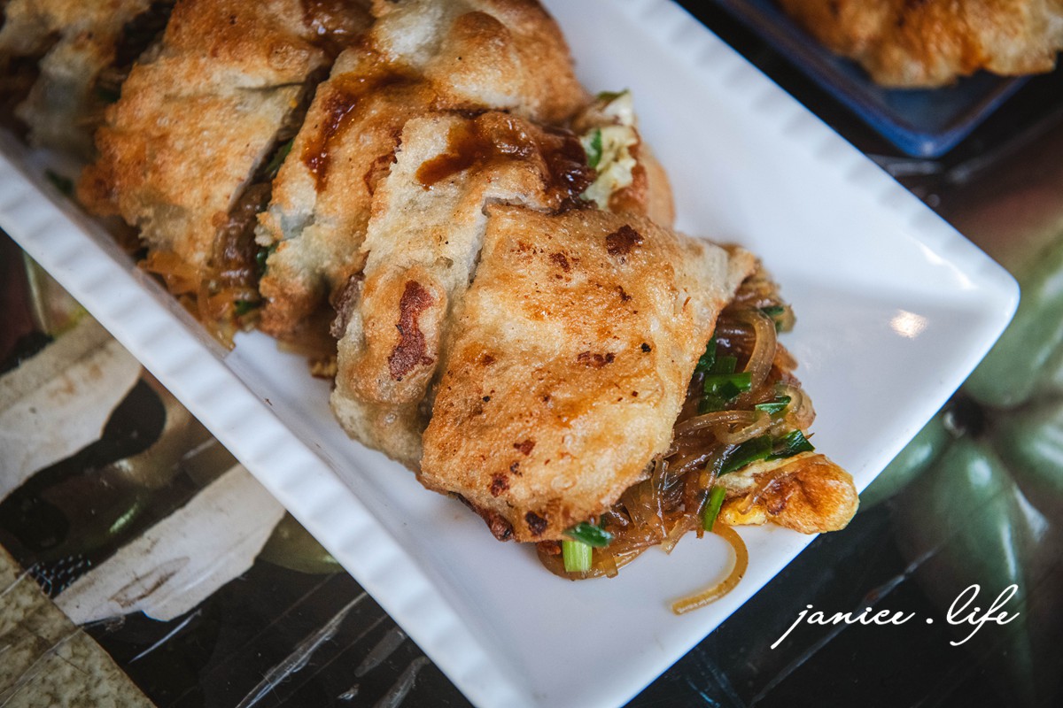 徑廣東路蔥油餅 臺東縣台東市廣東路121號 台東美食 台東小吃 台東推薦美食 台東蔥油餅 台東在地小吃 潔妮食旅生活 台東排隊美食 台東旅遊 臺東銅板美食小吃