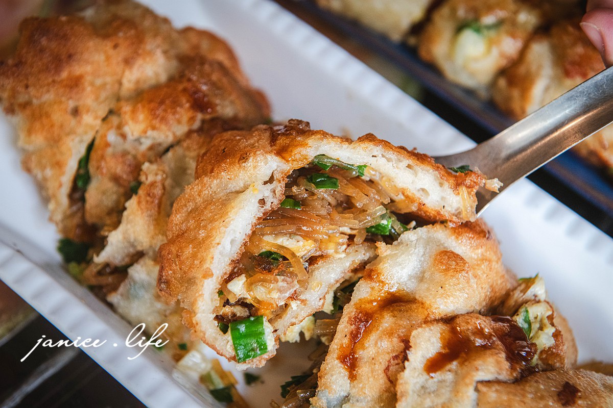 徑廣東路蔥油餅 臺東縣台東市廣東路121號 台東美食 台東小吃 台東推薦美食 台東蔥油餅 台東在地小吃 潔妮食旅生活 台東排隊美食 台東旅遊 臺東銅板美食小吃