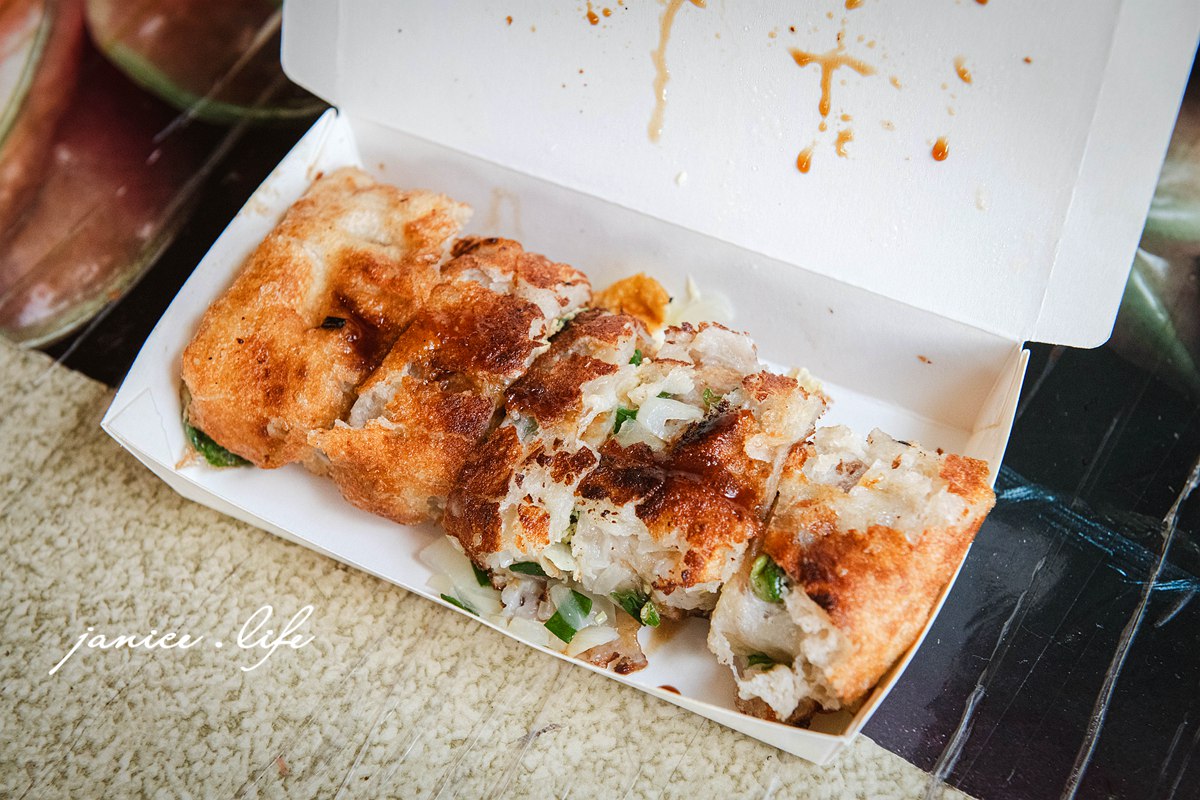 徑廣東路蔥油餅 臺東縣台東市廣東路121號 台東美食 台東小吃 台東推薦美食 台東蔥油餅 台東在地小吃 潔妮食旅生活 台東排隊美食 台東旅遊 臺東銅板美食小吃