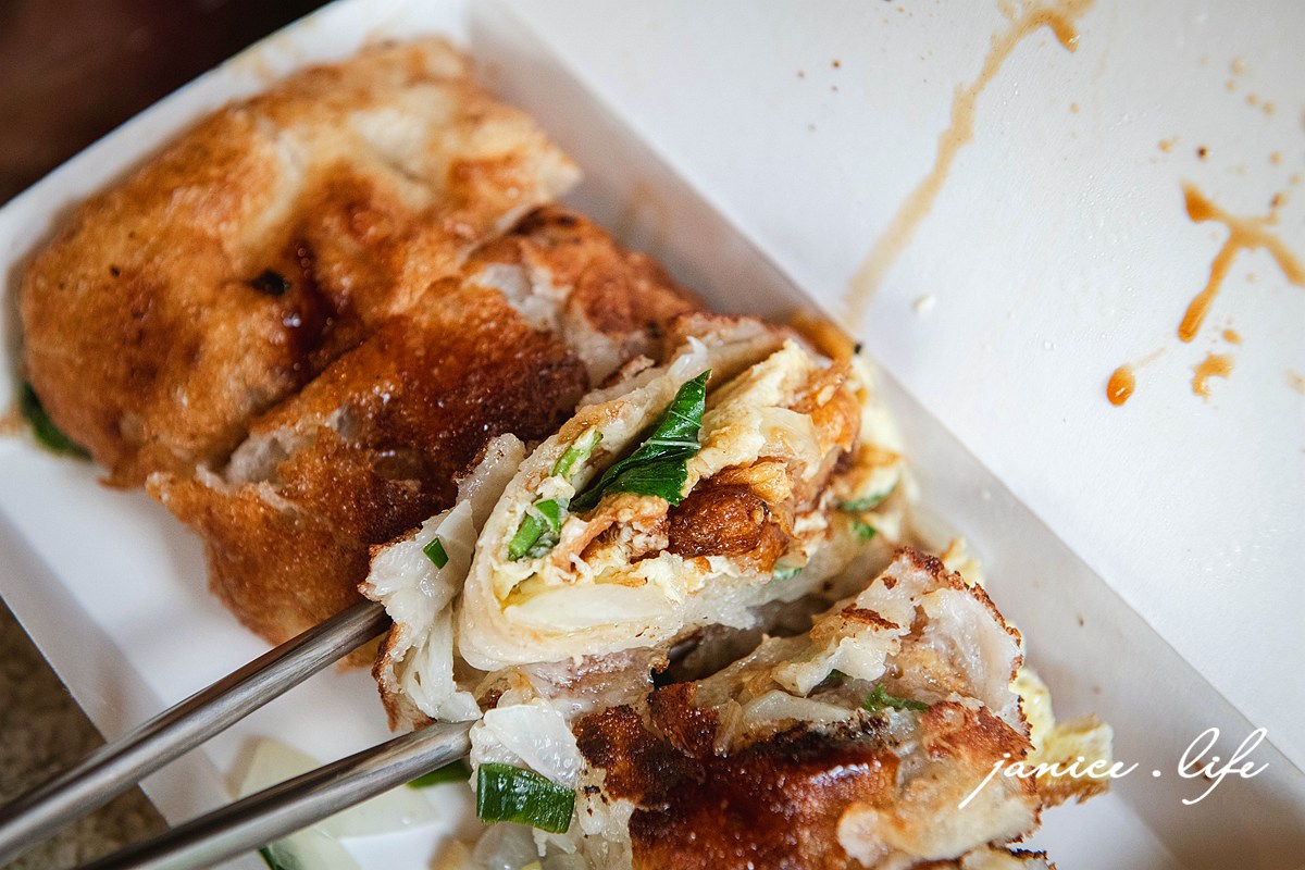 徑廣東路蔥油餅 臺東縣台東市廣東路121號 台東美食 台東小吃 台東推薦美食 台東蔥油餅 台東在地小吃 潔妮食旅生活 台東排隊美食 台東旅遊 臺東銅板美食小吃