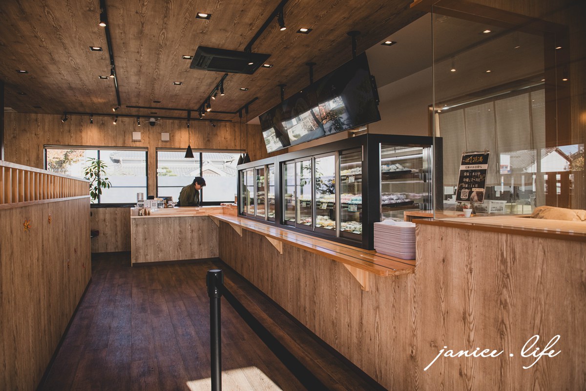 日本自由行 日本自駕 四國自由行 四國自駕 日本四國行程規劃 潔妮食旅生活 日本四國景點推薦  日本四國美食餐廳推薦 日本四國住宿飯店 日本四國租車  
菓匠将満 香川丸亀店 香川県丸亀市柞原町526-2 日本香川景點 香川美食 香川旅遊 香川伴手禮
本わらび餅 極上みたらし生団子 大福餅