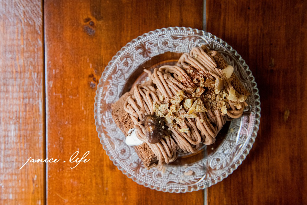 台中咖啡館 二餘草堂咖啡室工作 臺中市東勢區新盛六街113號 二餘草堂咖啡工作室菜單 二餘草堂咖啡工作室停車 潔妮食旅生活 台中東勢咖啡館 freevibecoffee 台中甜點 台中親子寵物友善 親子寵物友善咖啡館