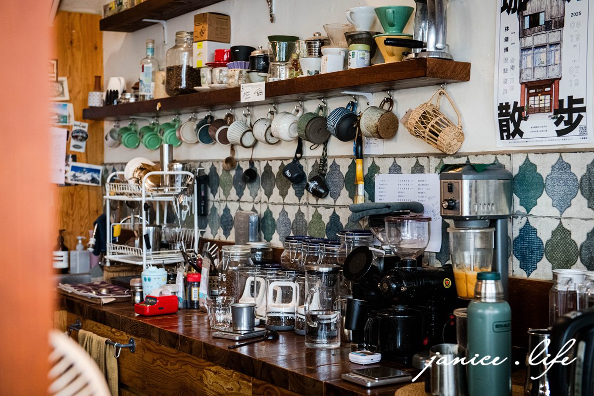 台中咖啡館 二餘草堂咖啡工作 臺中市東勢區新盛六街113號 二餘草堂咖啡工作菜單 二餘草堂咖啡工作停車 潔妮食旅生活 台中東勢咖啡館 freevibecoffee 台中甜點 台中親子寵物友善 親子寵物友善咖啡館