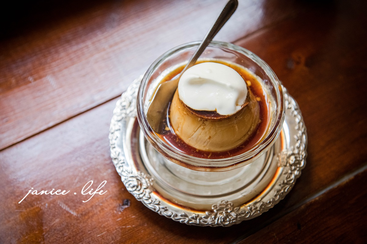 台中咖啡館 二餘草堂咖啡室工作 臺中市東勢區新盛六街113號 二餘草堂咖啡工作室菜單 二餘草堂咖啡工作室停車 潔妮食旅生活 台中東勢咖啡館 freevibecoffee 台中甜點 台中親子寵物友善 親子寵物友善咖啡館