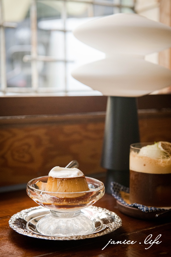 台中咖啡館 二餘草堂咖啡室工作 臺中市東勢區新盛六街113號 二餘草堂咖啡工作室菜單 二餘草堂咖啡工作室停車 潔妮食旅生活 台中東勢咖啡館 freevibecoffee 台中甜點 台中親子寵物友善 親子寵物友善咖啡館