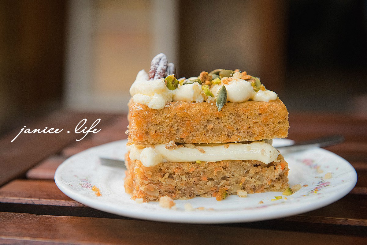 台中咖啡館 二餘草堂咖啡室工作 臺中市東勢區新盛六街113號 二餘草堂咖啡工作室菜單 二餘草堂咖啡工作室停車 潔妮食旅生活 台中東勢咖啡館 freevibecoffee 台中甜點 台中親子寵物友善 親子寵物友善咖啡館