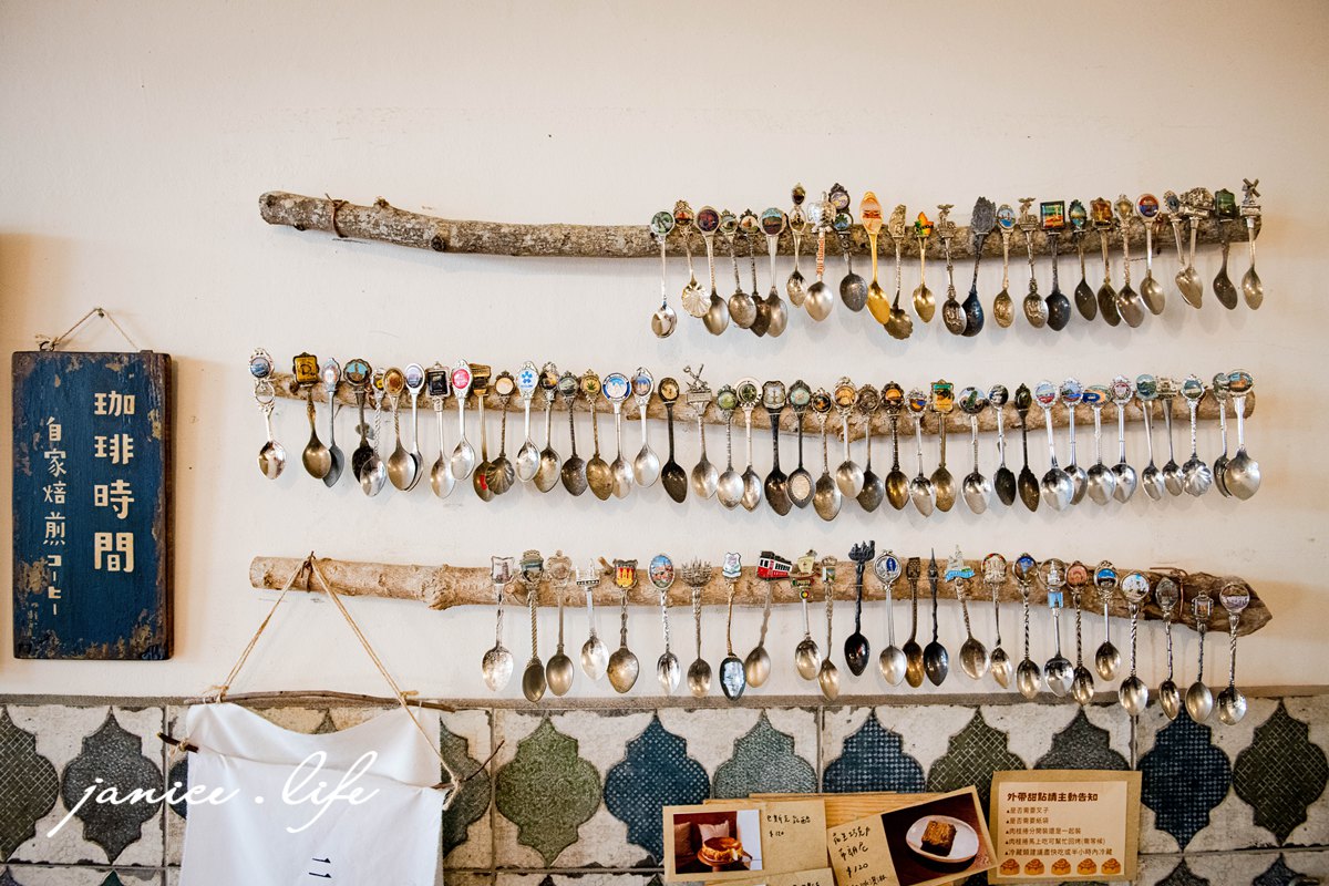 台中咖啡館 二餘草堂咖啡工作 臺中市東勢區新盛六街113號 二餘草堂咖啡工作菜單 二餘草堂咖啡工作停車 潔妮食旅生活 台中東勢咖啡館 freevibecoffee 台中甜點 台中親子寵物友善 親子寵物友善咖啡館