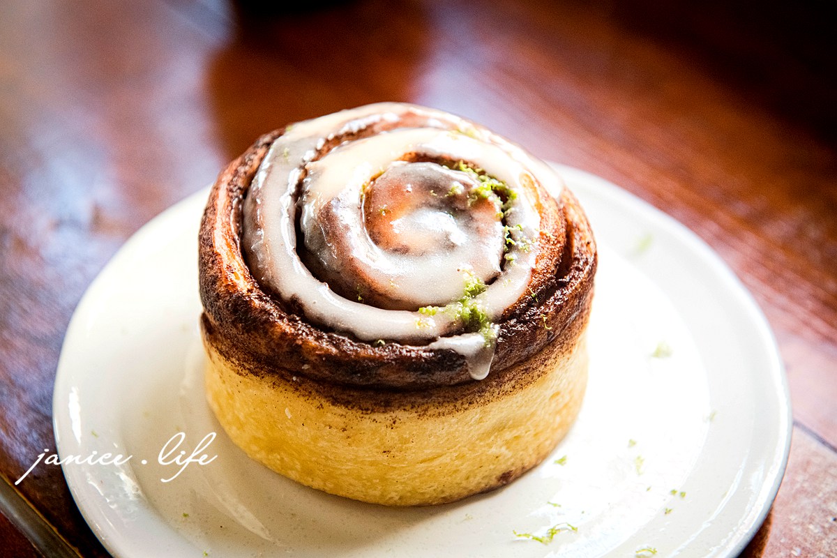 台中咖啡館 二餘草堂咖啡室工作 臺中市東勢區新盛六街113號 二餘草堂咖啡工作室菜單 二餘草堂咖啡工作室停車 潔妮食旅生活 台中東勢咖啡館 freevibecoffee 台中甜點 台中親子寵物友善 親子寵物友善咖啡館