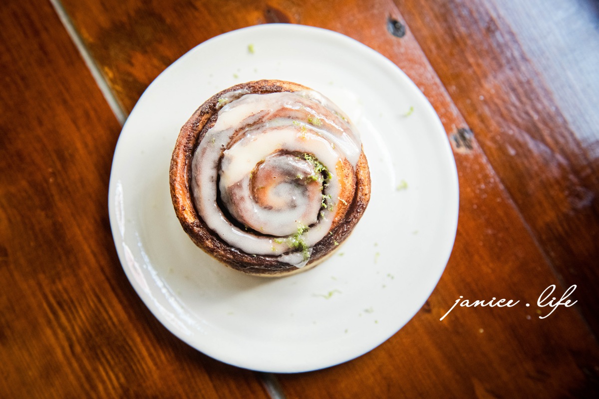 台中咖啡館 二餘草堂咖啡室工作 臺中市東勢區新盛六街113號 二餘草堂咖啡工作室菜單 二餘草堂咖啡工作室停車 潔妮食旅生活 台中東勢咖啡館 freevibecoffee 台中甜點 台中親子寵物友善 親子寵物友善咖啡館