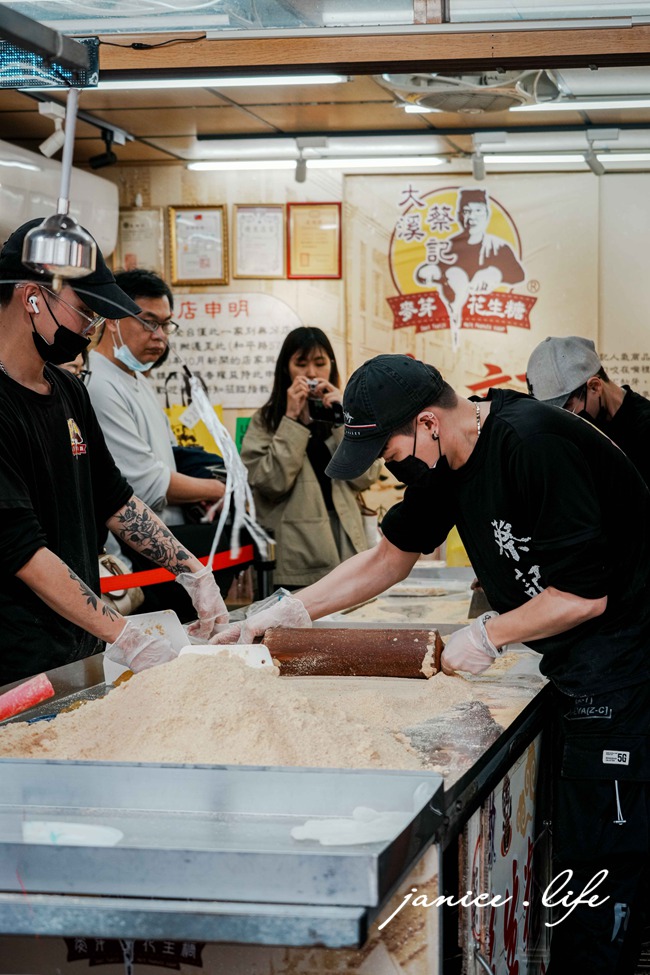 2026大溪老街必吃美食 大溪美食 大溪老街 大溪旅遊 潔妮食旅生活 蔡記麥芽花生糖