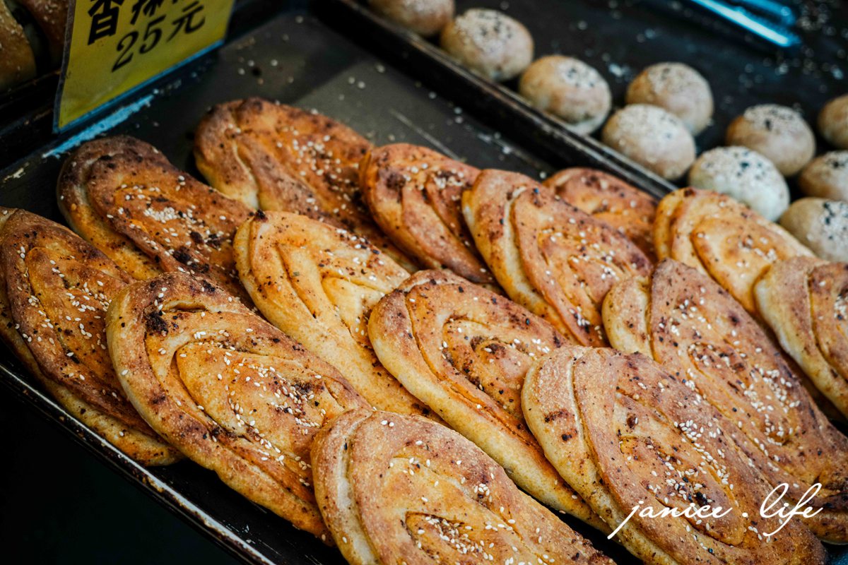 2026大溪老街必吃美食 大溪美食 大溪老街 大溪旅遊 潔妮食旅生活 老街燒餅蟹殼黃