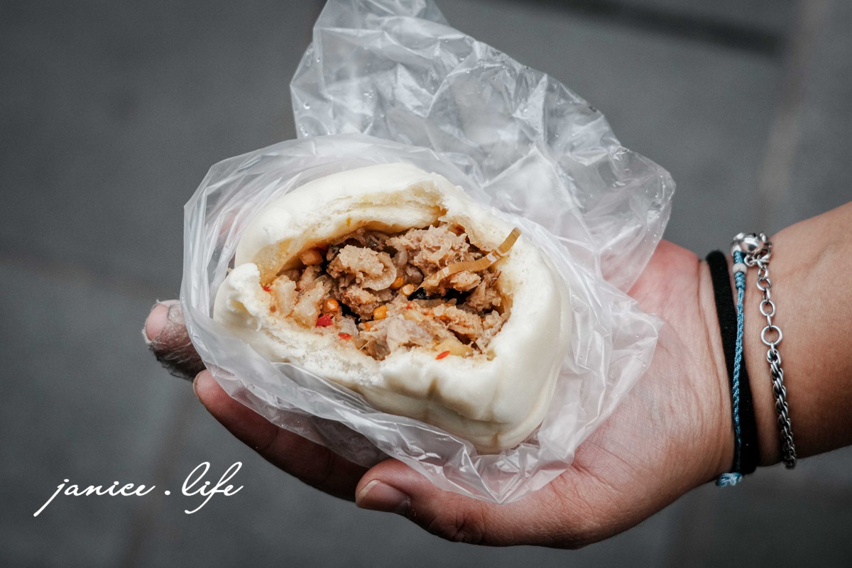 2026大溪老街必吃美食|精選15間必吃必買名單|從傳統老字號到到隱藏美食 - 第35張圖 2026大溪老街必吃美食 大溪美食 大溪老街 大溪旅遊 潔妮食旅生活 邦記土包子