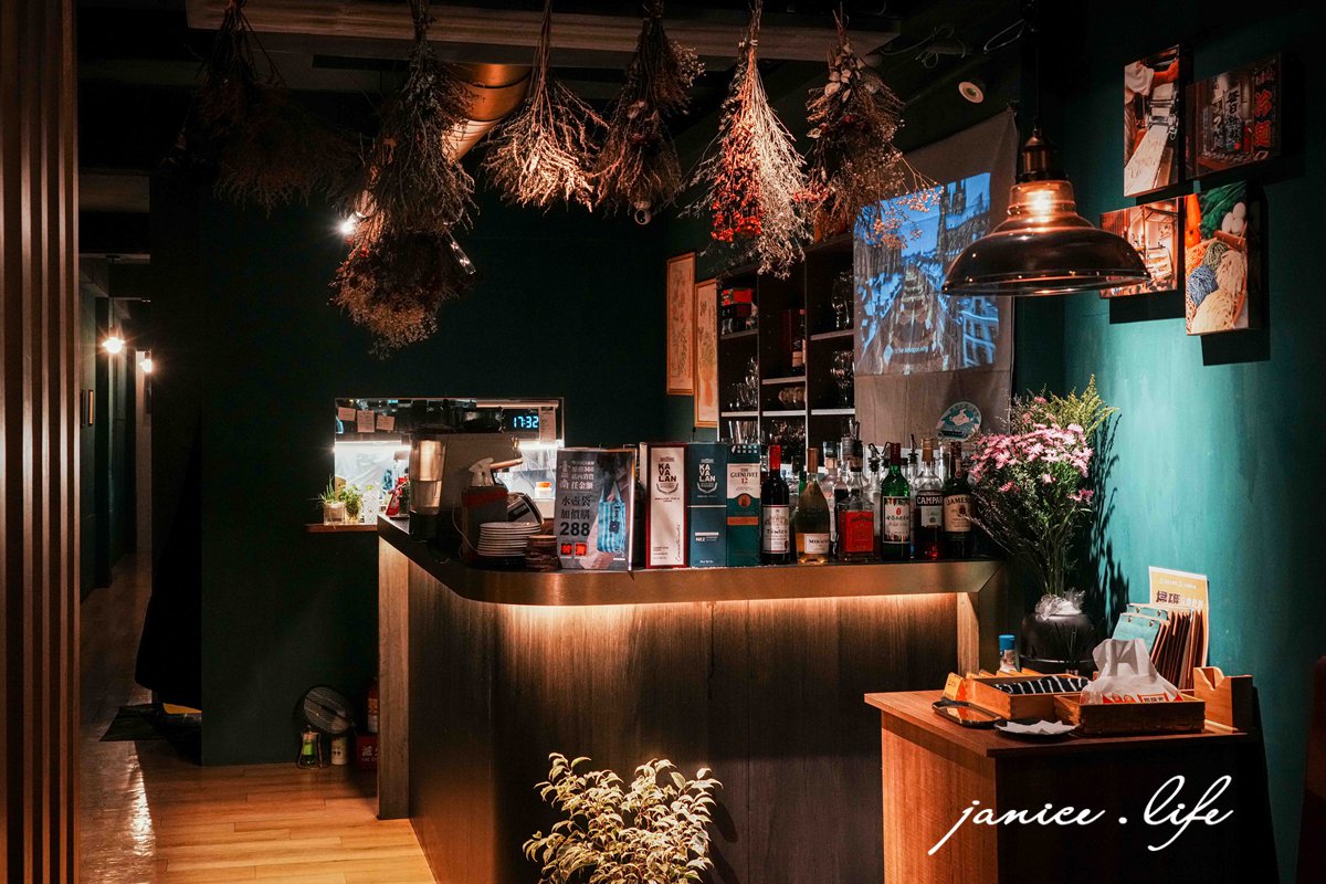 台南美食 谷麥麵食主題餐酒館 谷麥麵食餐酒 阿成製麵所 台南市中西區民權路一段182號 谷麥麵食餐酒訂位 谷麥麵食餐酒停車 潔妮食旅生活 台南義大利麵 台南約會餐廳 台南聚會餐廳 台南餐酒館 台南餐廳推薦 谷麥麵食餐酒菜單