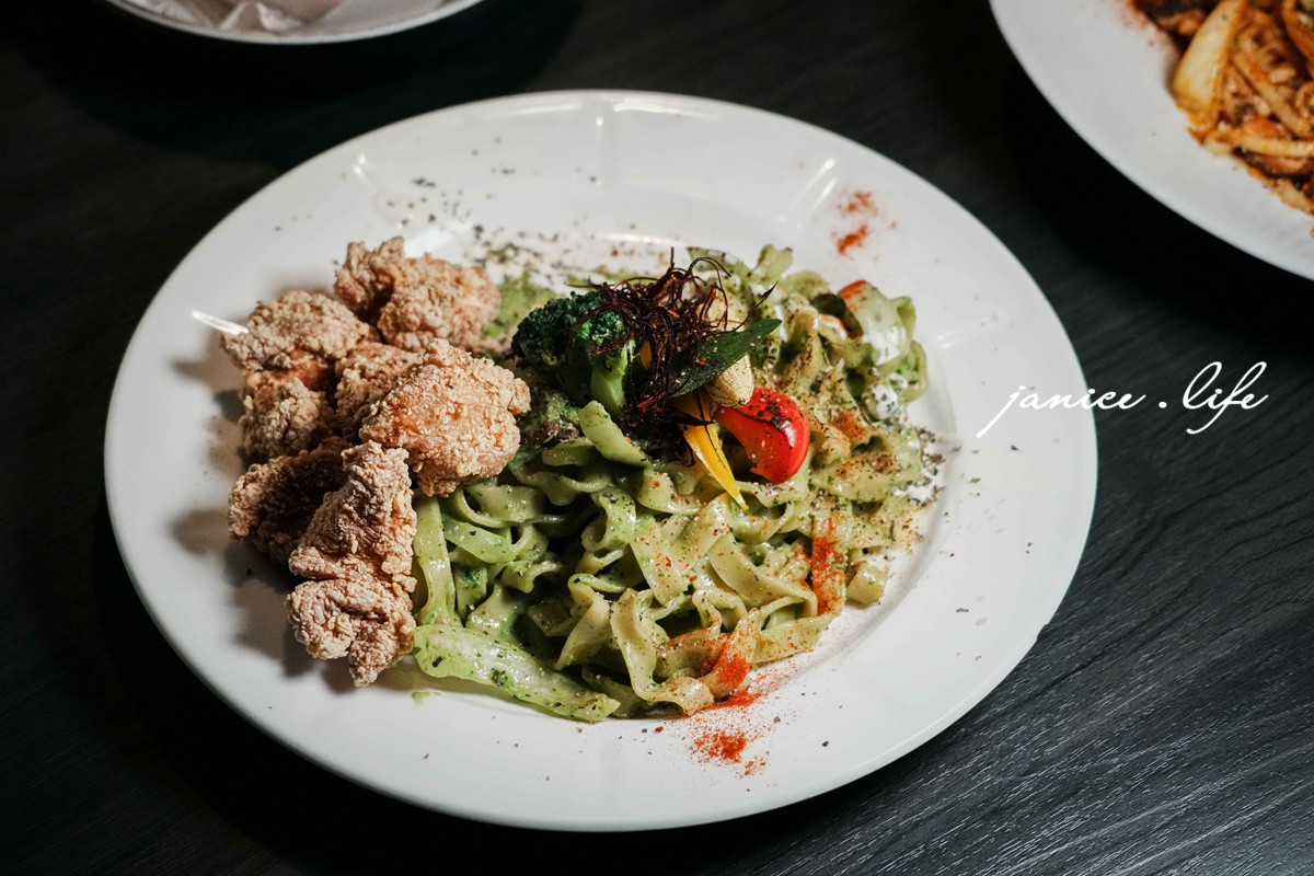 台南美食 谷麥麵食主題餐酒館 谷麥麵食餐酒 阿成製麵所 台南市中西區民權路一段182號 谷麥麵食餐酒訂位 谷麥麵食餐酒停車 潔妮食旅生活 台南義大利麵 台南約會餐廳 台南聚會餐廳 台南餐酒館 台南餐廳推薦 谷麥麵食餐酒菜單 青醬手工義大利麵佐唐揚雞