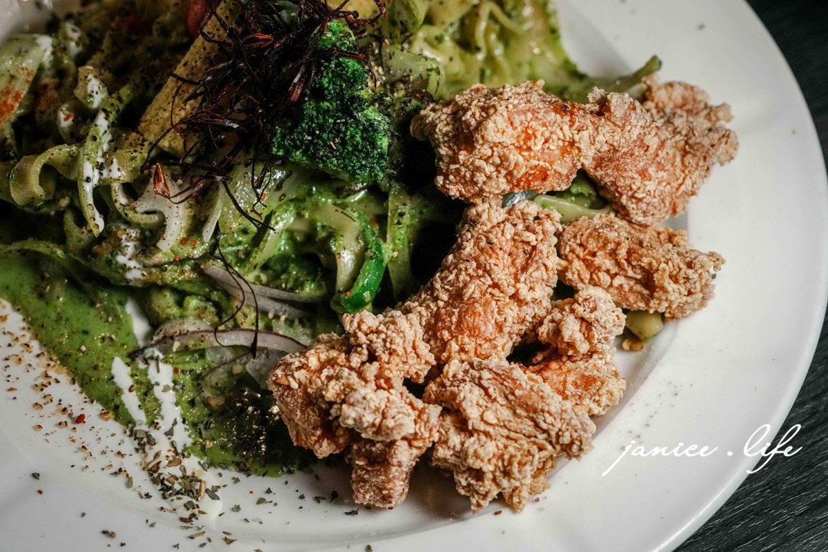 台南美食 谷麥麵食主題餐酒館 谷麥麵食餐酒 阿成製麵所 台南市中西區民權路一段182號 谷麥麵食餐酒訂位 谷麥麵食餐酒停車 潔妮食旅生活 台南義大利麵 台南約會餐廳 台南聚會餐廳 台南餐酒館 台南餐廳推薦 谷麥麵食餐酒菜單 青醬手工義大利麵佐唐揚雞