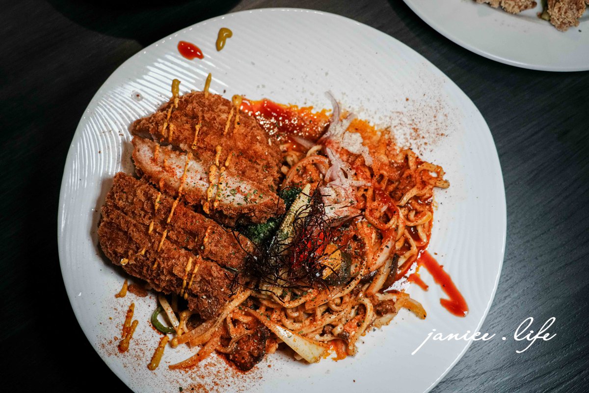 台南美食 谷麥麵食主題餐酒館 谷麥麵食餐酒 阿成製麵所 台南市中西區民權路一段182號 谷麥麵食餐酒訂位 谷麥麵食餐酒停車 潔妮食旅生活 台南義大利麵 台南約會餐廳 台南聚會餐廳 台南餐酒館 台南餐廳推薦 谷麥麵食餐酒菜單 墨西哥茄醬佐厚切豬排