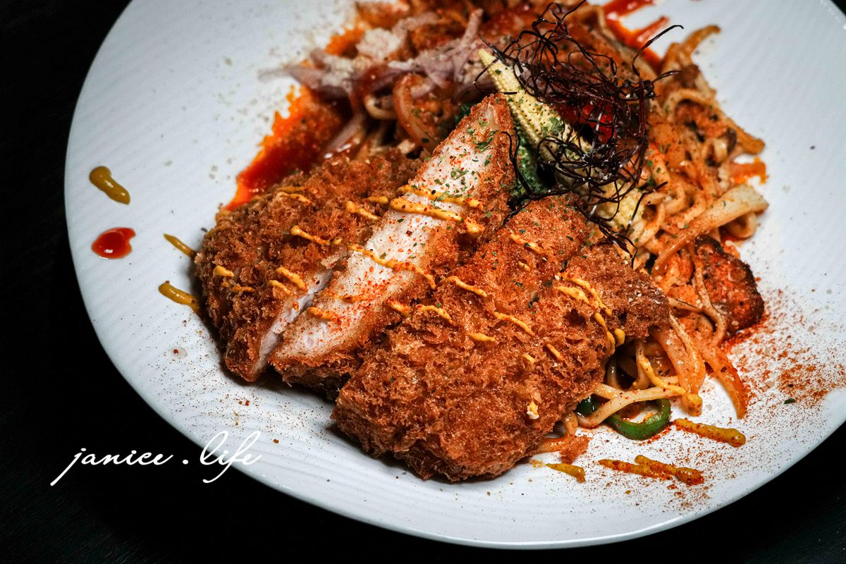 台南美食 谷麥麵食主題餐酒館 谷麥麵食餐酒 阿成製麵所 台南市中西區民權路一段182號 谷麥麵食餐酒訂位 谷麥麵食餐酒停車 潔妮食旅生活 台南義大利麵 台南約會餐廳 台南聚會餐廳 台南餐酒館 台南餐廳推薦 谷麥麵食餐酒菜單 墨西哥茄醬佐厚切豬排