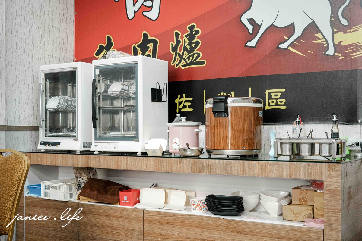 台東美食 台東市區美食餐廳推薦 台東旅遊 台東阿中牛肉湯 臺東縣台東市更生路539號 更生路美食 潔妮食旅生活 台東阿中牛肉湯菜單 溫體牛 魚冊 芥藍牛肉 醬燒牛肉 清燉牛肉麵