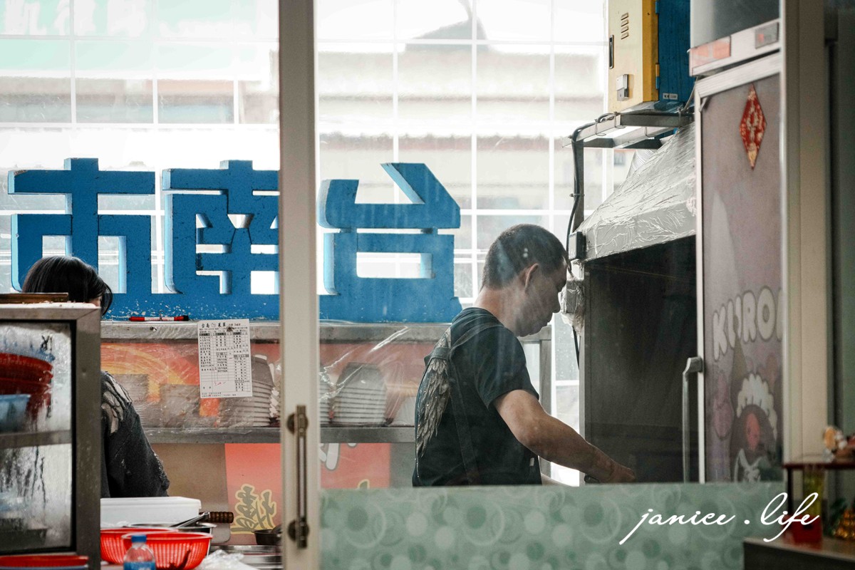 台東美食 台東市區美食餐廳推薦 台東旅遊 台東阿中牛肉湯 臺東縣台東市更生路539號 更生路美食 潔妮食旅生活 台東阿中牛肉湯菜單 溫體牛 魚冊 芥藍牛肉 醬燒牛肉 清燉牛肉麵
