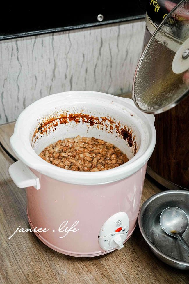 台東美食 台東市區美食餐廳推薦 台東旅遊 台東阿中牛肉湯 臺東縣台東市更生路539號 更生路美食 潔妮食旅生活 台東阿中牛肉湯菜單 溫體牛 魚冊 芥藍牛肉 醬燒牛肉 清燉牛肉麵