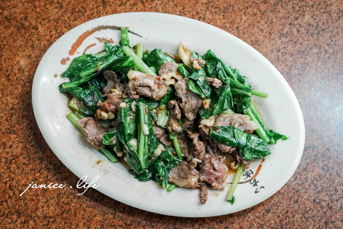 台東美食 台東市區美食餐廳推薦 台東旅遊 台東阿中牛肉湯 臺東縣台東市更生路539號 更生路美食 潔妮食旅生活 台東阿中牛肉湯菜單 溫體牛 魚冊 芥藍牛肉 醬燒牛肉 清燉牛肉麵