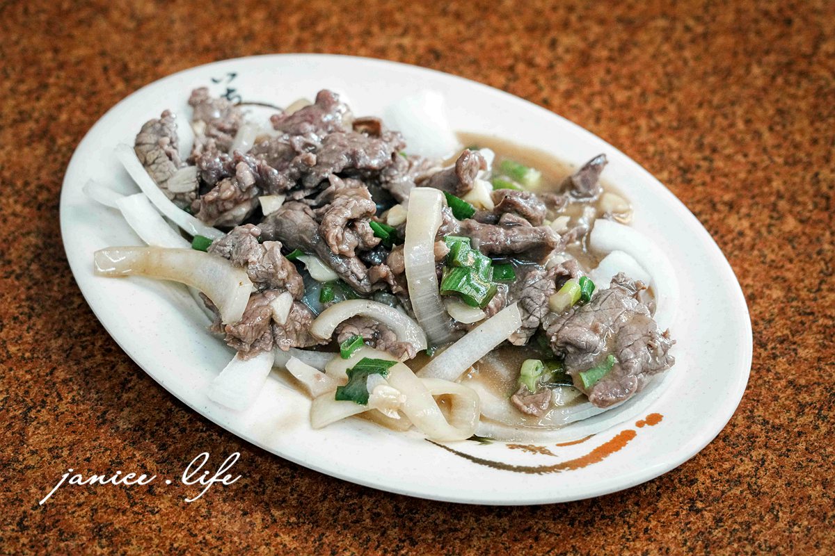 台東美食 台東市區美食餐廳推薦 台東旅遊 台東阿中牛肉湯 臺東縣台東市更生路539號 更生路美食 潔妮食旅生活 台東阿中牛肉湯菜單 溫體牛 魚冊 芥藍牛肉 醬燒牛肉 清燉牛肉麵