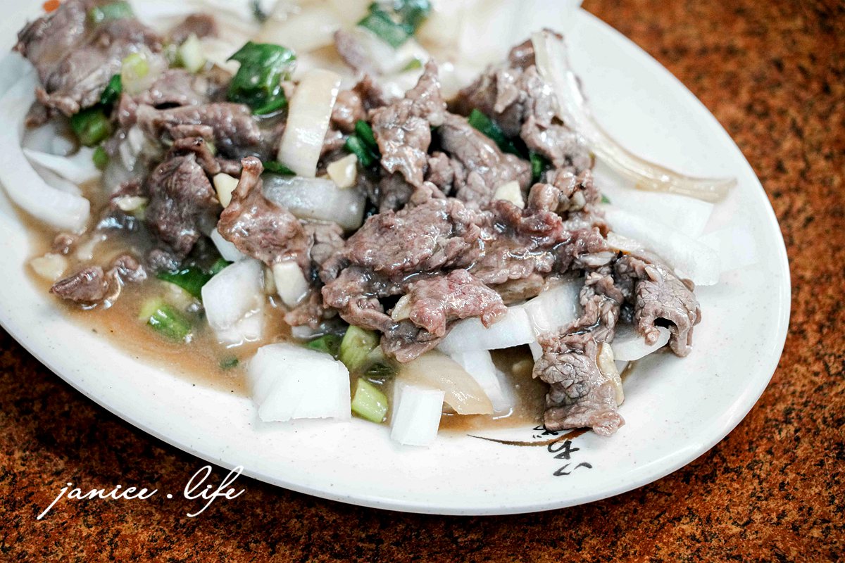 台東美食 台東市區美食餐廳推薦 台東旅遊 台東阿中牛肉湯 臺東縣台東市更生路539號 更生路美食 潔妮食旅生活 台東阿中牛肉湯菜單 溫體牛 魚冊 芥藍牛肉 醬燒牛肉 清燉牛肉麵