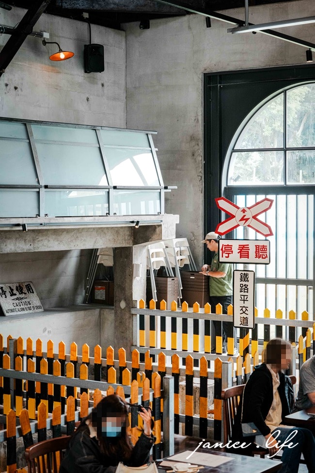 機關車庫 Tea House 1917 機關車庫位置地點 機關車庫菜單 機關車庫電話 機關車庫訂位 台東美食 台東聚會餐廳 台東新餐廳 台東旅遊 台東景點 潔妮食旅生活 臺東縣台東市桂林北路298號 0972256615 櫻桃鴨三吃 烤鴨三吃 