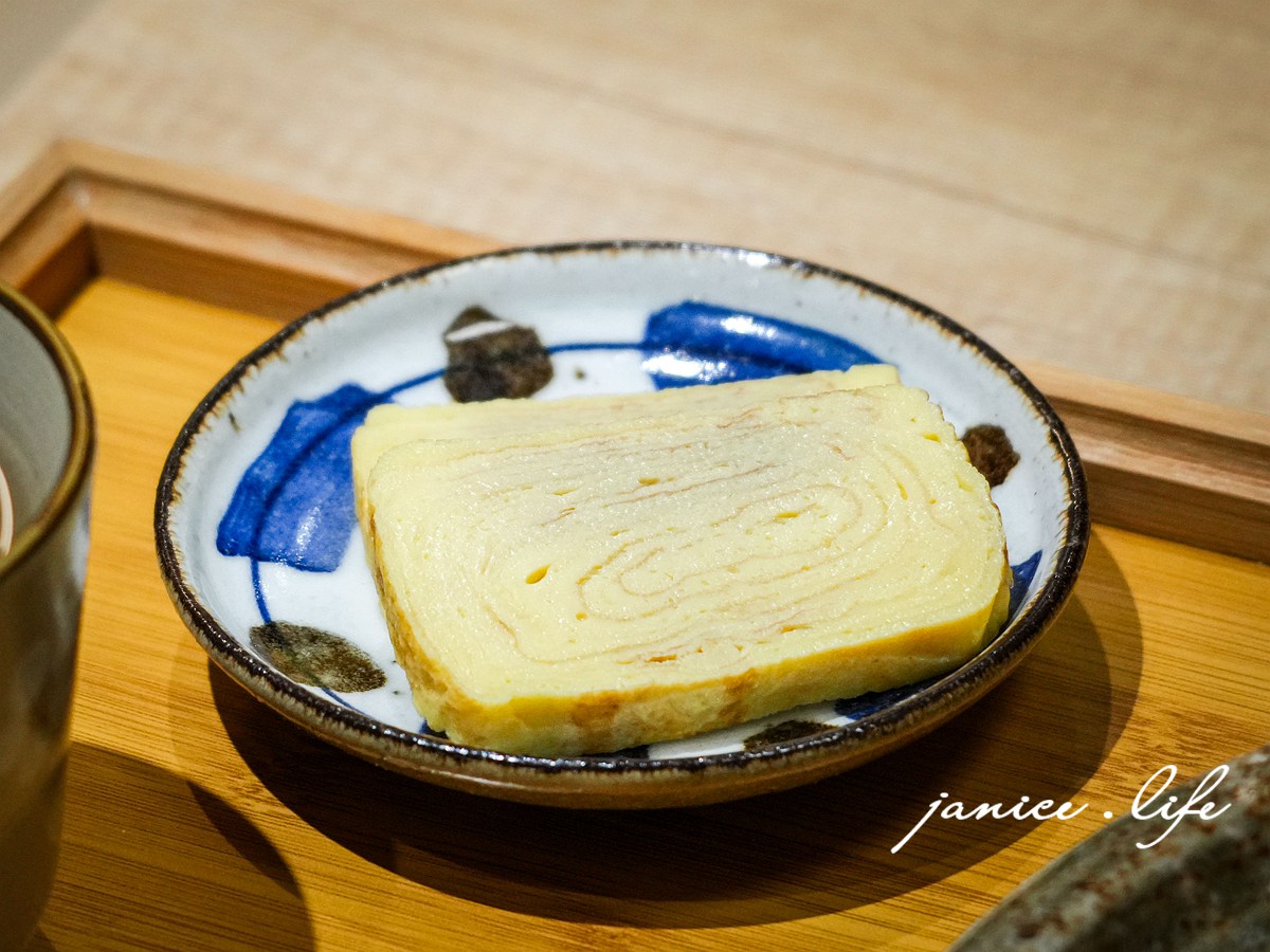 友艾食堂 新竹縣竹東鎮長春路一段310號一樓 新竹竹東美食餐廳推薦 友艾食堂菜單 友艾食堂咖哩飯 友艾食堂牛肉麵 新竹牛肉麵推薦 新竹咖哩飯 新竹旅遊 潔妮食旅生活 日式炸豬排咖哩飯套餐 獨家紅燒牛肉麵 自炒榨菜肉絲乾拌麵 紅茶