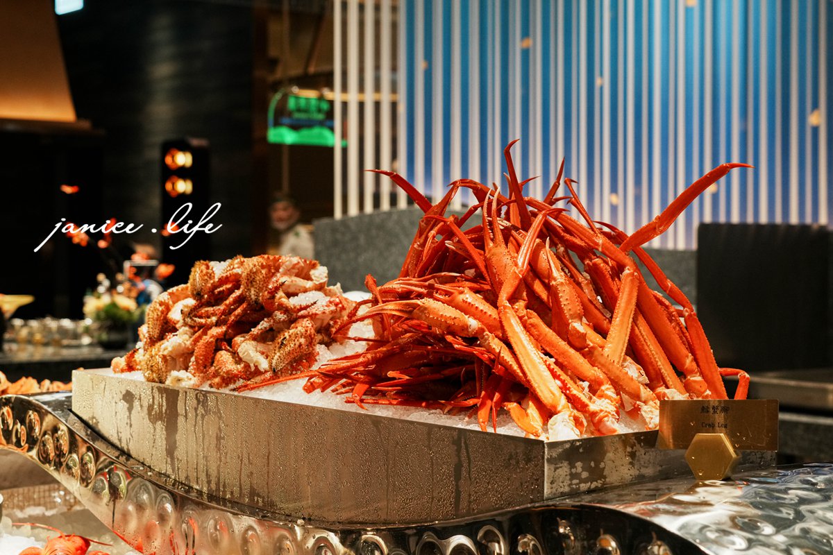 這區絕對是大家必衝的區域！ 各種鮮美的生鮮海產，滿足饕客們的味蕾。 推薦： 🔺進口頂級冰鎮鱈場蟹腳、法國海螺 🔺來自南極深海的「雪蟹腳」 🔺肉質紮實飽滿的「野生沙公」 島語桃園台茂店 島語桃園台茂店訂位 島語桃園台茂店地址 島語桃園台茂店價位 島語桃園台茂店價格 桃園市蘆竹區南崁路一段112號6樓 島語桃園台茂店農曆春節訂位 潔妮食旅生活 桃園吃到飽 九大餐檯必吃攻略 台茂美食餐廳推薦 Buffet推薦 桃園Buffet