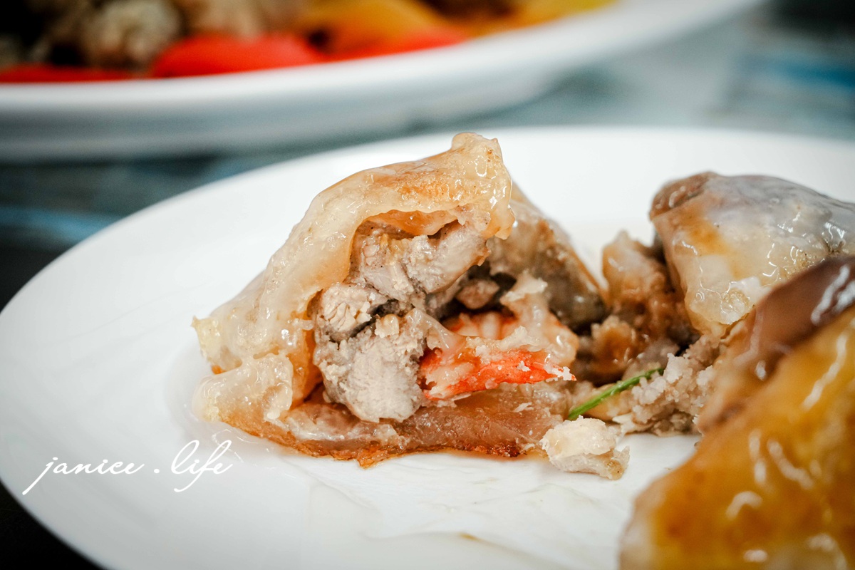 嘉義美食 黑皮海鮮餐廳 黑皮海鮮餐廳菜單 巨無霸海鮮肉圓 嘉義縣布袋鎮中山路43號 布袋港美食 布袋港餐廳推薦 潔妮食旅生活 嘉義美食 布袋美食 嘉義旅遊 嘉義景點 肉圓推薦