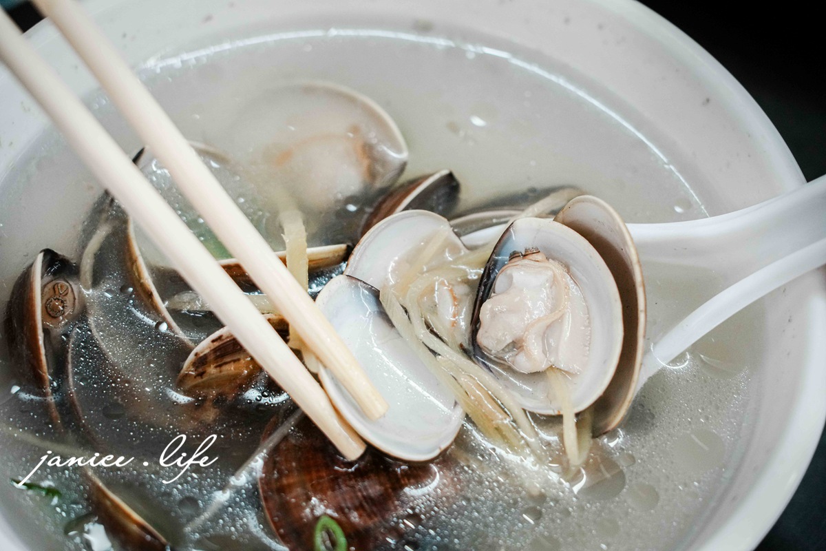 嘉義美食 黑皮海鮮餐廳 黑皮海鮮餐廳菜單 巨無霸海鮮肉圓 嘉義縣布袋鎮中山路43號 布袋港美食 布袋港餐廳推薦 潔妮食旅生活 嘉義美食 布袋美食 嘉義旅遊 嘉義景點 肉圓推薦