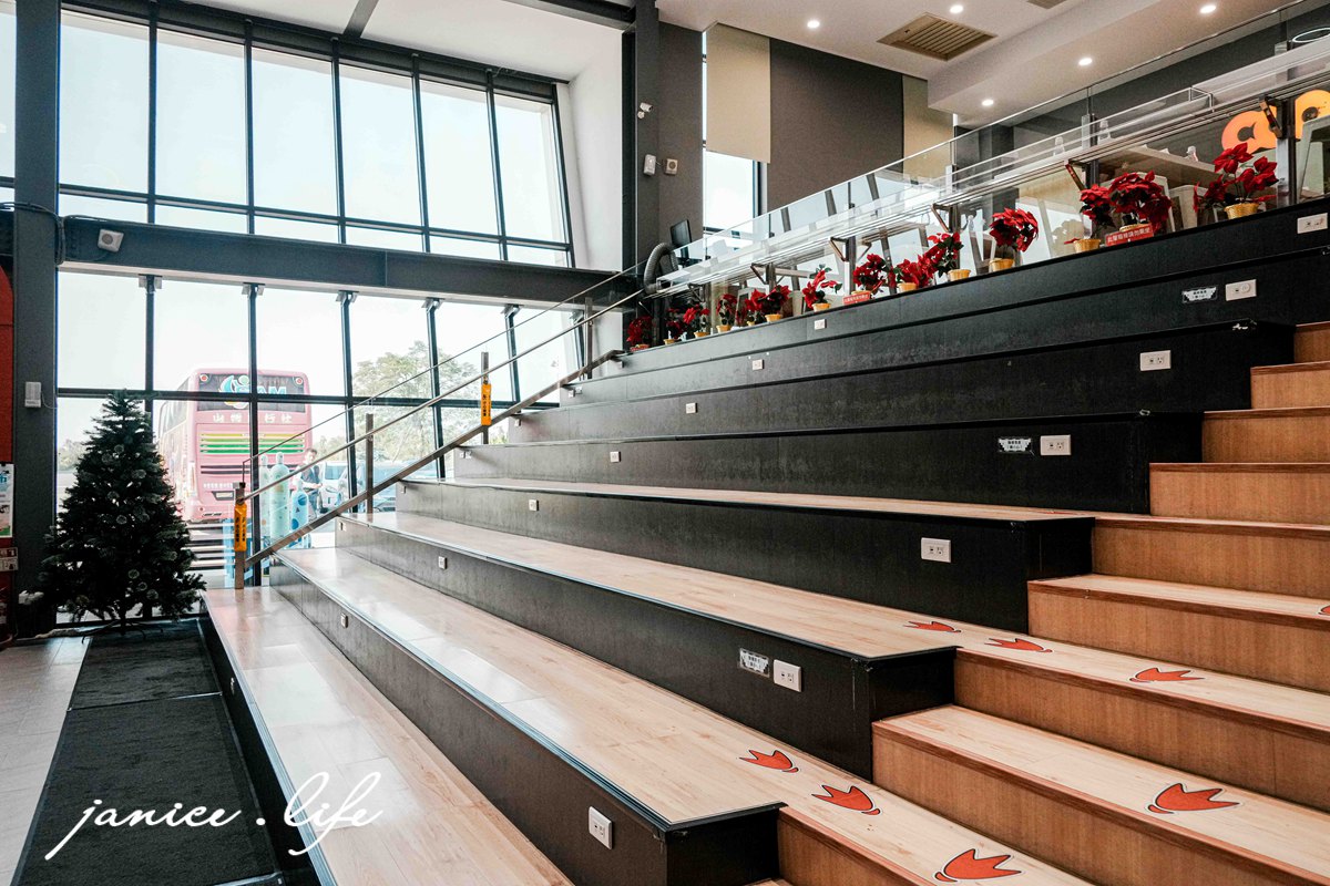 嘉義親子景點 冷研碳索館 嘉義縣鹿草鄉園區一路38號 室內景點推薦 嘉義室內景點 嘉義景點 觀光工廠推薦 嘉義觀光工廠 嘉義旅遊 親子旅遊 潔妮食旅生活 乾冰瀑布 泡泡樹 冷研碳索館交通