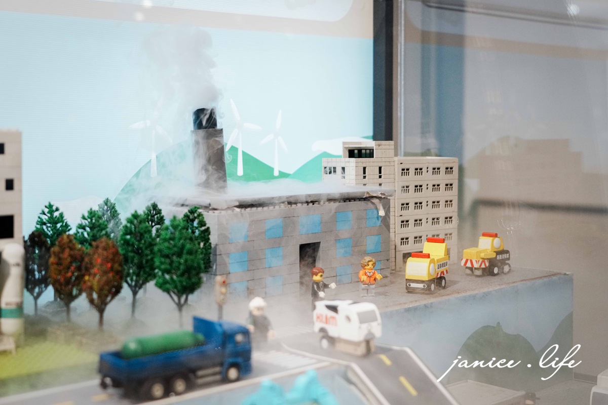 嘉義親子景點 冷研碳索館 嘉義縣鹿草鄉園區一路38號 室內景點推薦 嘉義室內景點 嘉義景點 觀光工廠推薦 嘉義觀光工廠 嘉義旅遊 親子旅遊 潔妮食旅生活 乾冰瀑布 泡泡樹 冷研碳索館交通 