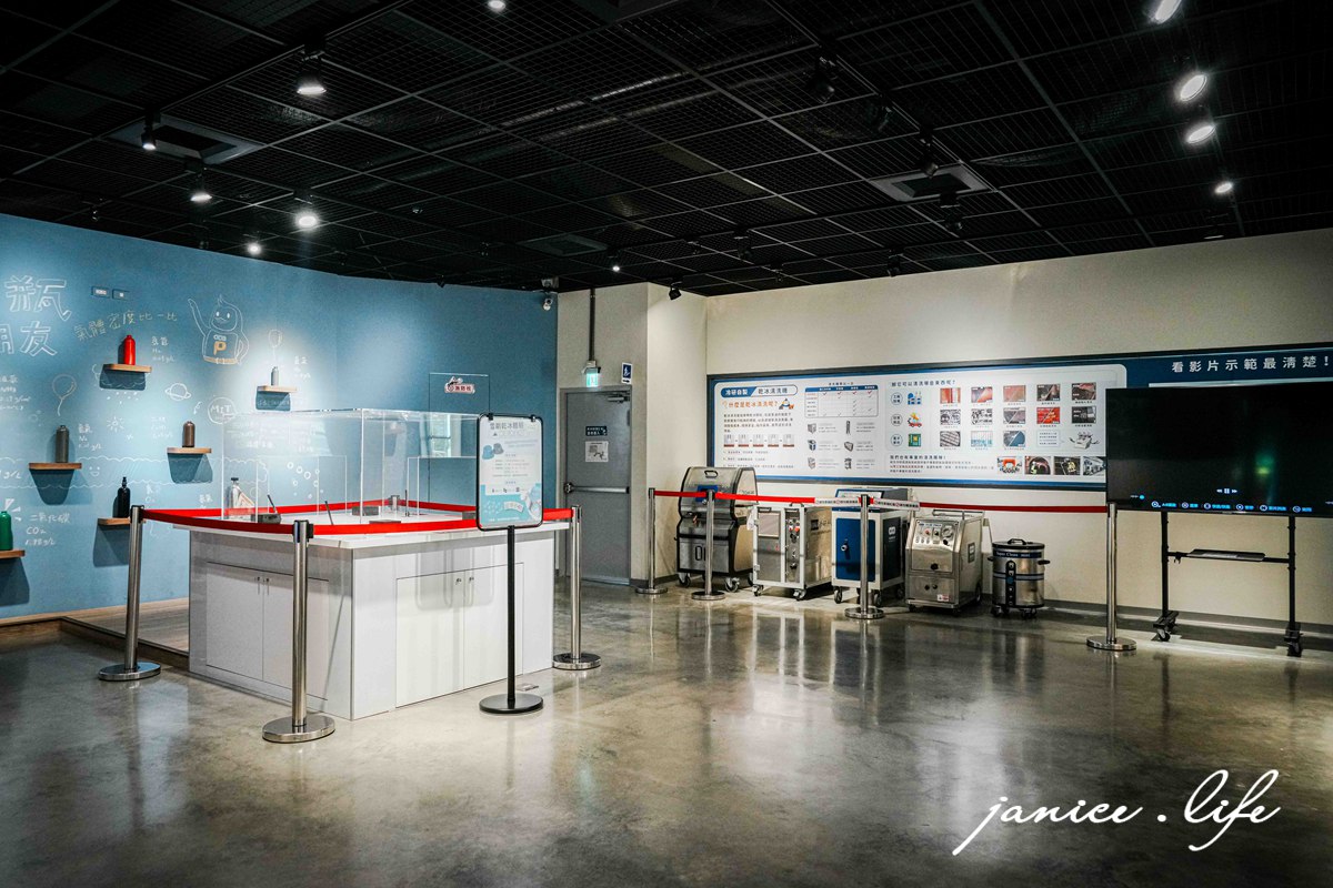 嘉義親子景點 冷研碳索館 嘉義縣鹿草鄉園區一路38號 室內景點推薦 嘉義室內景點 嘉義景點 觀光工廠推薦 嘉義觀光工廠 嘉義旅遊 親子旅遊 潔妮食旅生活 乾冰瀑布 泡泡樹 冷研碳索館交通 