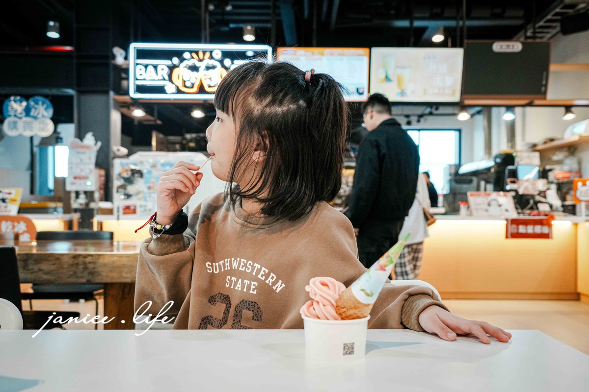 嘉義親子景點 冷研碳索館 嘉義縣鹿草鄉園區一路38號 室內景點推薦 嘉義室內景點 嘉義景點 觀光工廠推薦 嘉義觀光工廠 嘉義旅遊 親子旅遊 潔妮食旅生活 乾冰瀑布 泡泡樹 冷研碳索館交通 