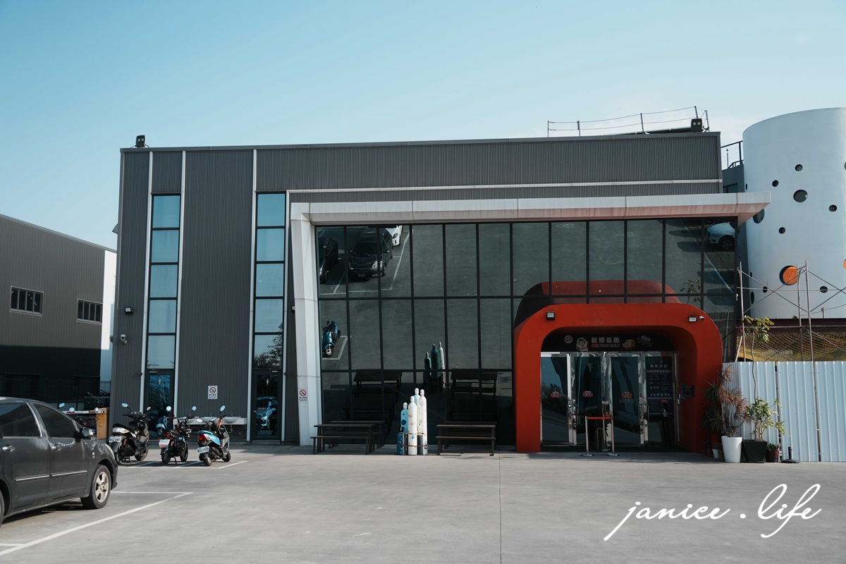 嘉義親子景點 冷研碳索館 嘉義縣鹿草鄉園區一路38號 室內景點推薦 嘉義室內景點 嘉義景點 觀光工廠推薦 嘉義觀光工廠 嘉義旅遊 親子旅遊 潔妮食旅生活 乾冰瀑布 泡泡樹 冷研碳索館交通