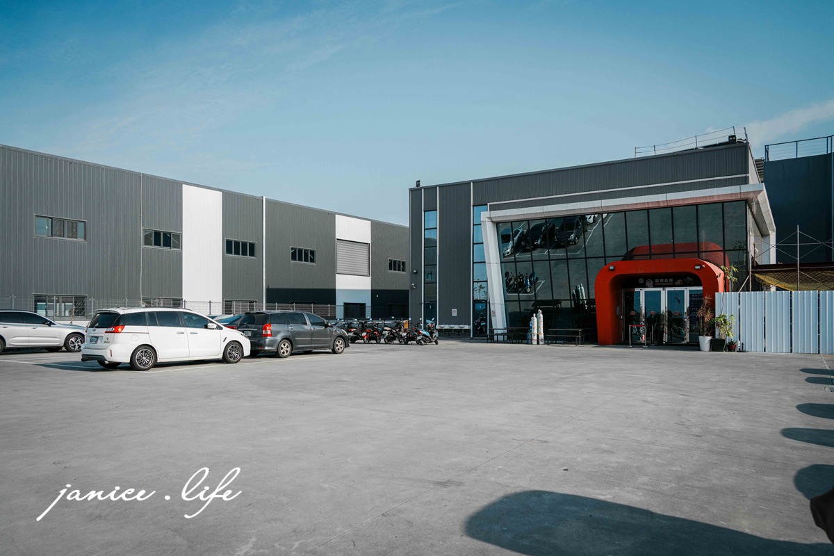 嘉義親子景點 冷研碳索館 嘉義縣鹿草鄉園區一路38號 室內景點推薦 嘉義室內景點 嘉義景點 觀光工廠推薦 嘉義觀光工廠 嘉義旅遊 親子旅遊 潔妮食旅生活 乾冰瀑布 泡泡樹 冷研碳索館交通