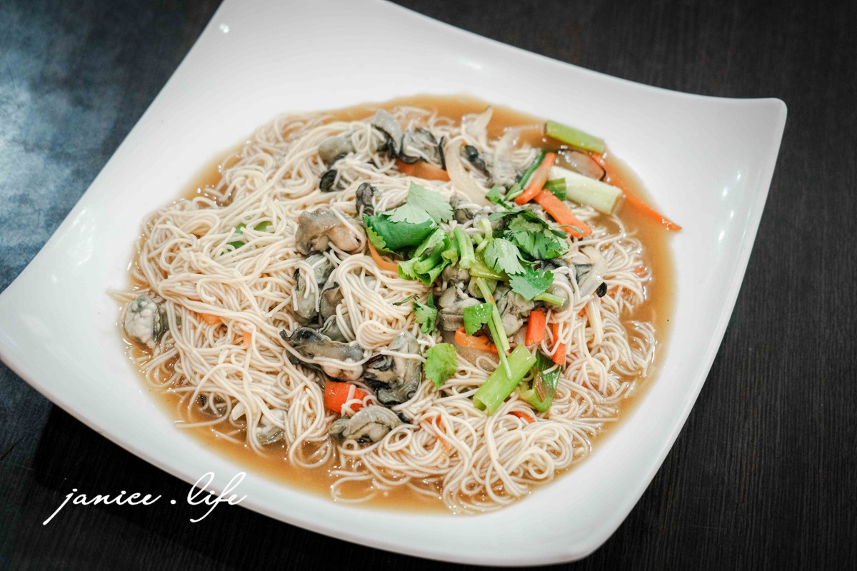 嘉義東石美食 嘉義美食 嘉義旅遊 嘉義東石旅遊 嘉義景點 樺榮海鮮餐廳 嘉義縣東石鄉第十鄰52-43號 053730612 潔妮食旅生活 樺榮海鮮餐廳位置 樺榮海鮮餐廳菜單 樺榮海鮮餐廳停車 鮮蚵炒麵線 日式炸小卷 厚切烏魚子 海魚料理