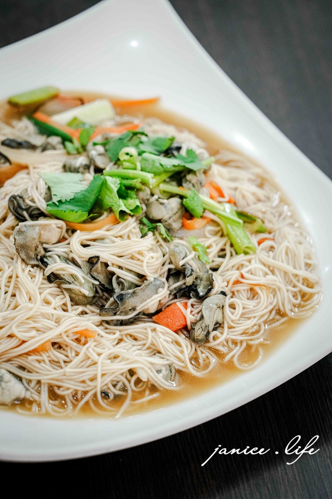 嘉義東石美食 嘉義美食 嘉義旅遊 嘉義東石旅遊 嘉義景點 樺榮海鮮餐廳 嘉義縣東石鄉第十鄰52-43號 053730612 潔妮食旅生活 樺榮海鮮餐廳位置 樺榮海鮮餐廳菜單 樺榮海鮮餐廳停車 鮮蚵炒麵線 日式炸小卷 厚切烏魚子 海魚料理