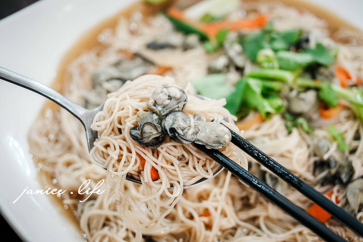 嘉義東石美食 嘉義美食 嘉義旅遊 嘉義東石旅遊 嘉義景點 樺榮海鮮餐廳 嘉義縣東石鄉第十鄰52-43號 053730612 潔妮食旅生活 樺榮海鮮餐廳位置 樺榮海鮮餐廳菜單 樺榮海鮮餐廳停車 鮮蚵炒麵線 日式炸小卷 厚切烏魚子 海魚料理