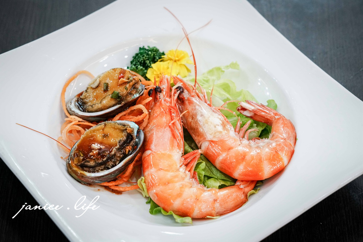 嘉義東石美食 嘉義美食 嘉義旅遊 嘉義東石旅遊 嘉義景點 樺榮海鮮餐廳 嘉義縣東石鄉第十鄰52-43號 053730612 潔妮食旅生活 樺榮海鮮餐廳位置 樺榮海鮮餐廳菜單 樺榮海鮮餐廳停車 鮮蚵炒麵線 日式炸小卷 厚切烏魚子 海魚料理