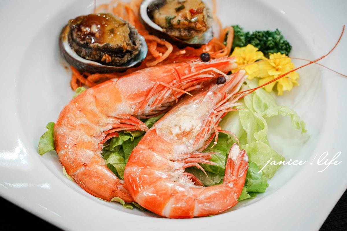 嘉義東石美食 嘉義美食 嘉義旅遊 嘉義東石旅遊 嘉義景點 樺榮海鮮餐廳 嘉義縣東石鄉第十鄰52-43號 053730612 潔妮食旅生活 樺榮海鮮餐廳位置 樺榮海鮮餐廳菜單 樺榮海鮮餐廳停車 鮮蚵炒麵線 日式炸小卷 厚切烏魚子 海魚料理