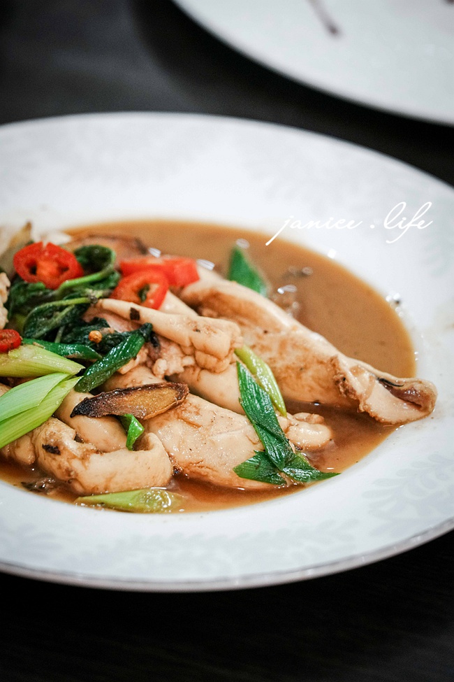 嘉義東石美食 嘉義美食 嘉義旅遊 嘉義東石旅遊 嘉義景點 樺榮海鮮餐廳 嘉義縣東石鄉第十鄰52-43號 053730612 潔妮食旅生活 樺榮海鮮餐廳位置 樺榮海鮮餐廳菜單 樺榮海鮮餐廳停車 鮮蚵炒麵線 日式炸小卷 厚切烏魚子 海魚料理