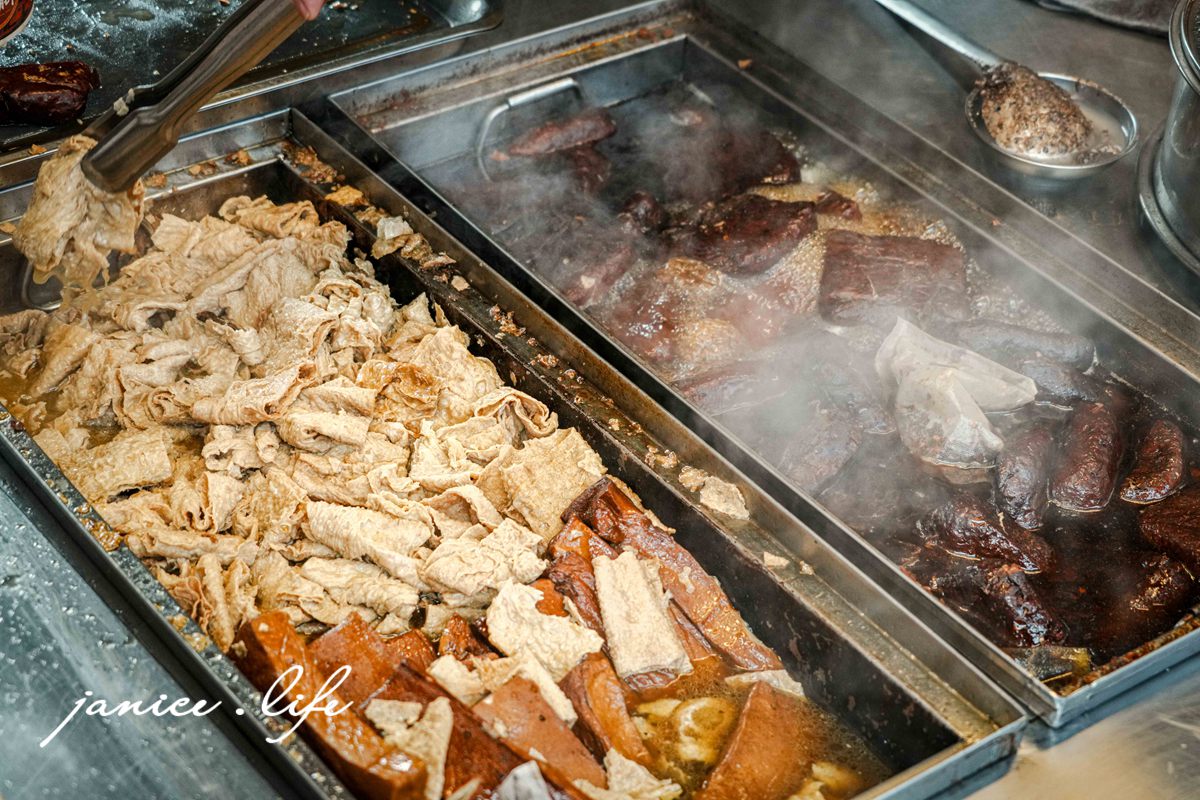 2026大溪老街必吃美食 大溪美食 大溪老街 大溪旅遊 潔妮食旅生活 大溪廟口古早味蒜香豆干豆皮滷味