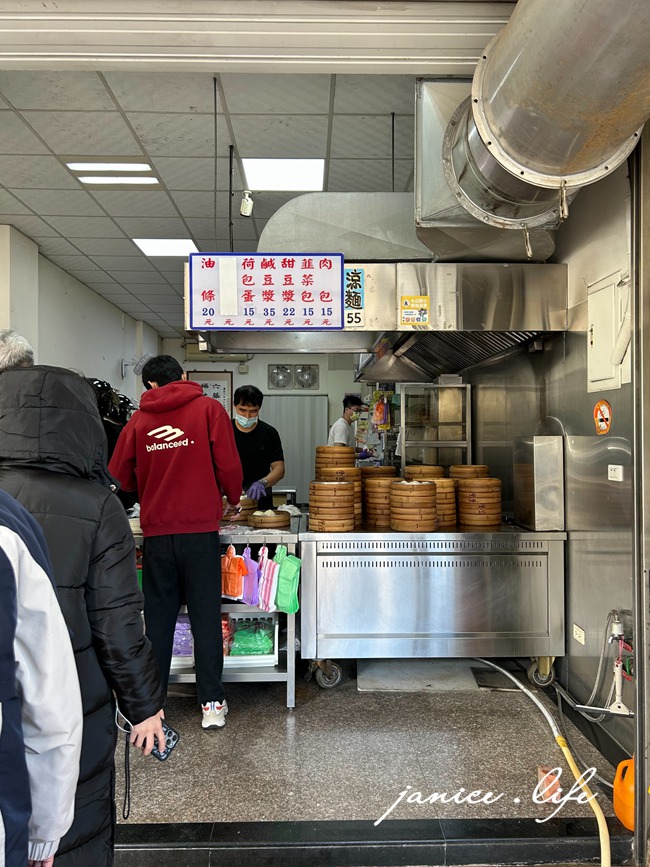 八德美食 八德早餐 八德排隊美食 六福包子東勇店 手工包子 肉包 韭菜包 桃園市八德區東勇北路586號 032182086 潔妮食旅生活 六福包子東勇店菜單