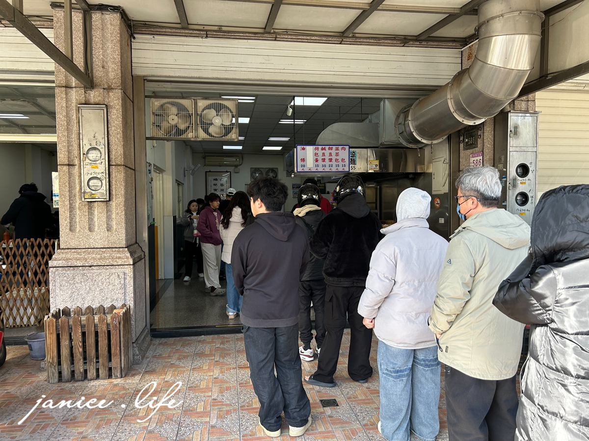 八德美食 八德早餐 八德排隊美食 六福包子東勇店 手工包子 肉包 韭菜包 桃園市八德區東勇北路586號 032182086 潔妮食旅生活 六福包子東勇店菜單
