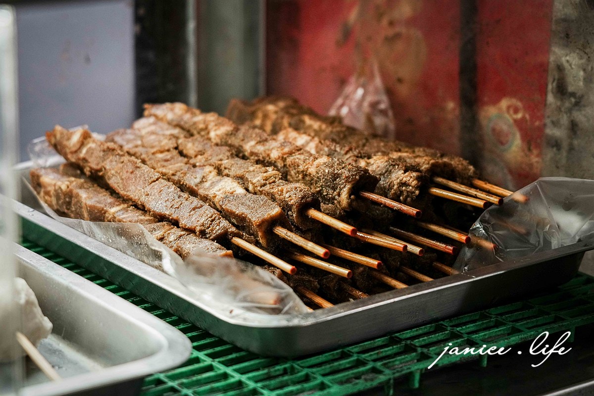 大溪美食 大溪消夜 黑達碳烤 黑達炭烤 大溪好吃碳烤 大溪鹹酥雞 大溪炸物 蔥肉串 甜不辣串 桃園市大溪區民權東路9號 乾麵居旁 0965582179 大溪旅遊 大溪推薦必吃 潔妮食旅生活 黑達碳烤菜單