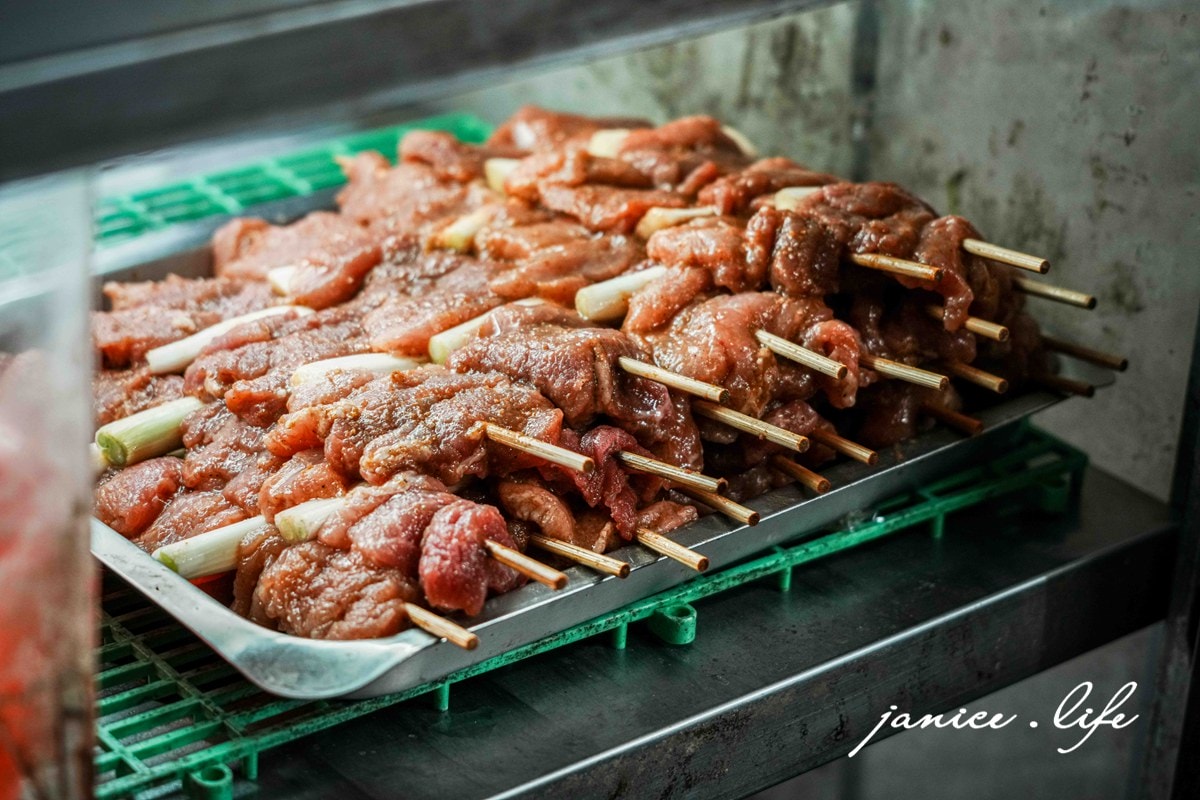 大溪美食 大溪消夜 黑達碳烤 黑達炭烤 大溪好吃碳烤 大溪鹹酥雞 大溪炸物 蔥肉串 甜不辣串 桃園市大溪區民權東路9號 乾麵居旁 0965582179 大溪旅遊 大溪推薦必吃 潔妮食旅生活 黑達碳烤菜單
